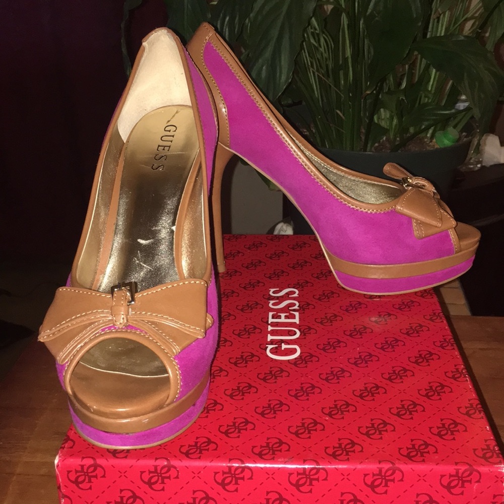 GUESS dark pink multi suede